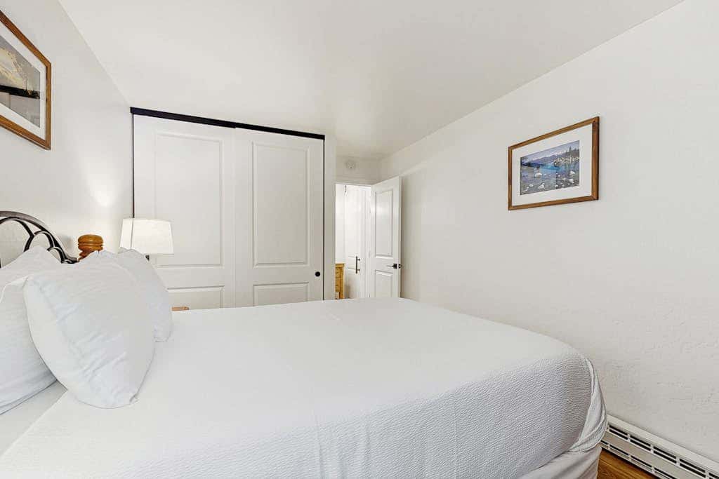 Stunning Newly Renovated Condo - Walk to Beach, Pool & Heavenly Ski Resort