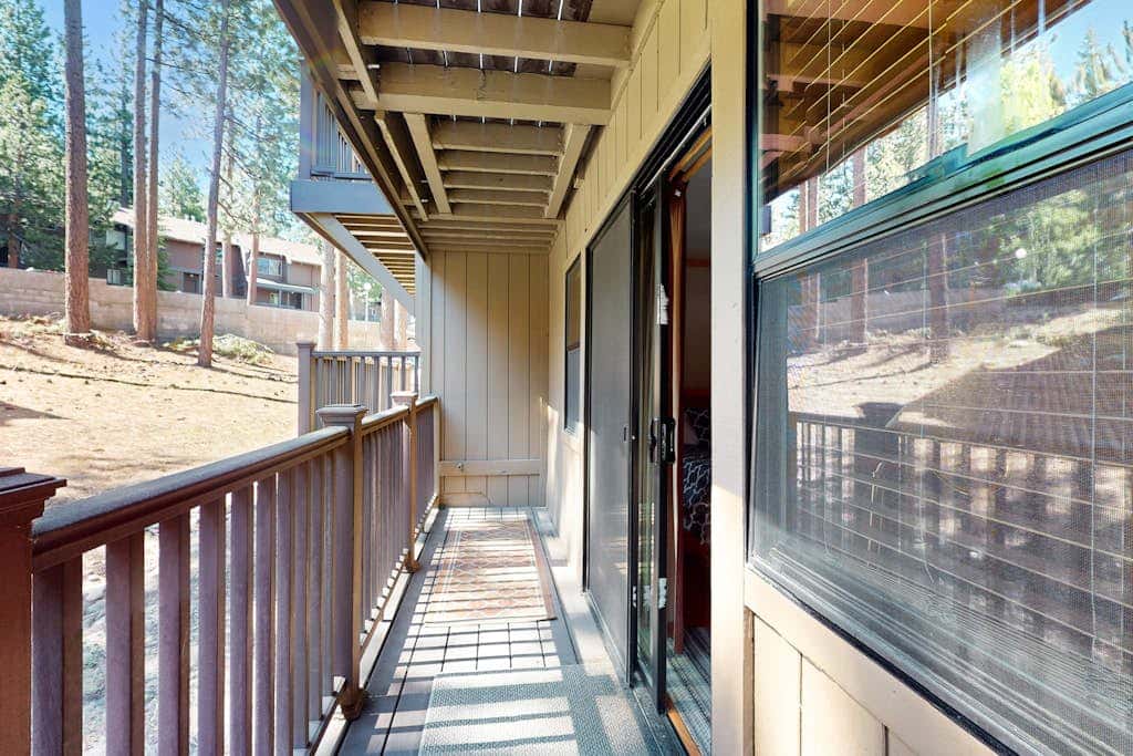 Remodeled condo close to Heavenly & marina - dog-friendly