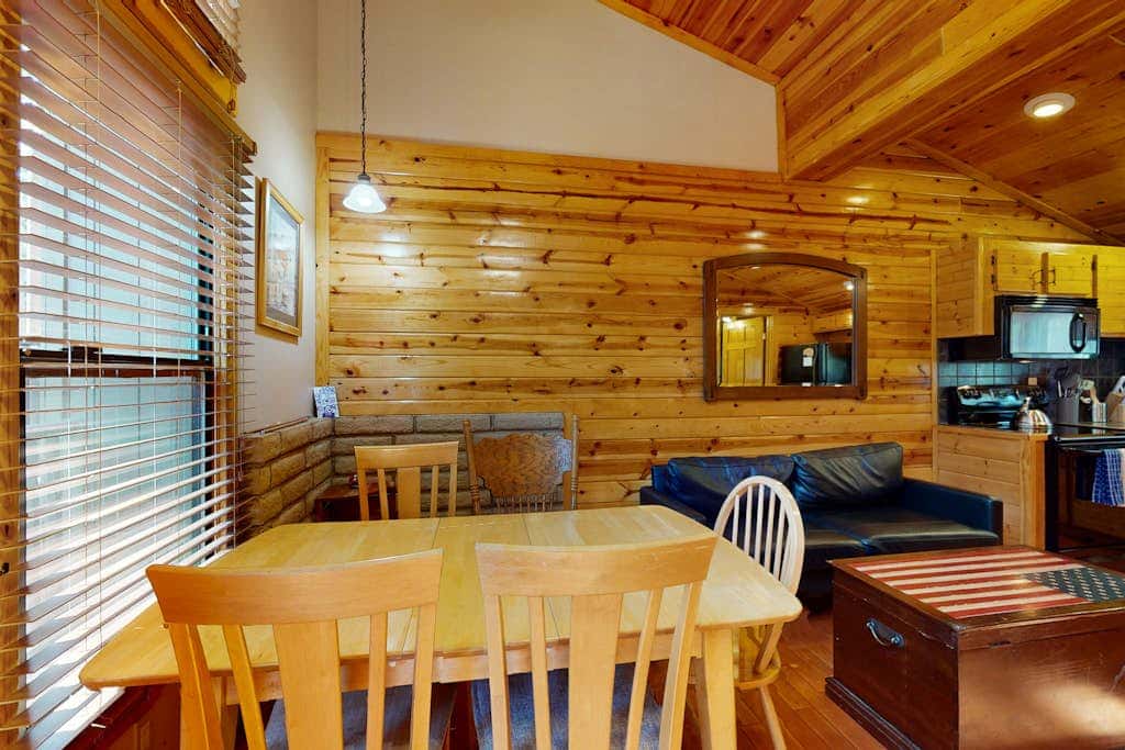 Remodeled condo close to Heavenly & marina - dog-friendly