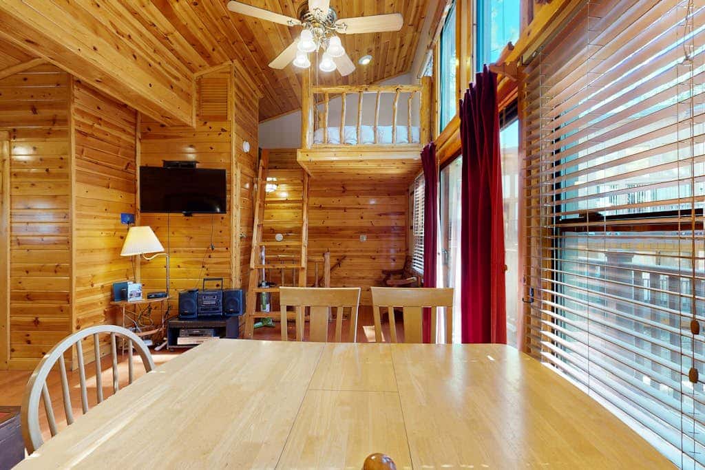 Remodeled condo close to Heavenly & marina - dog-friendly