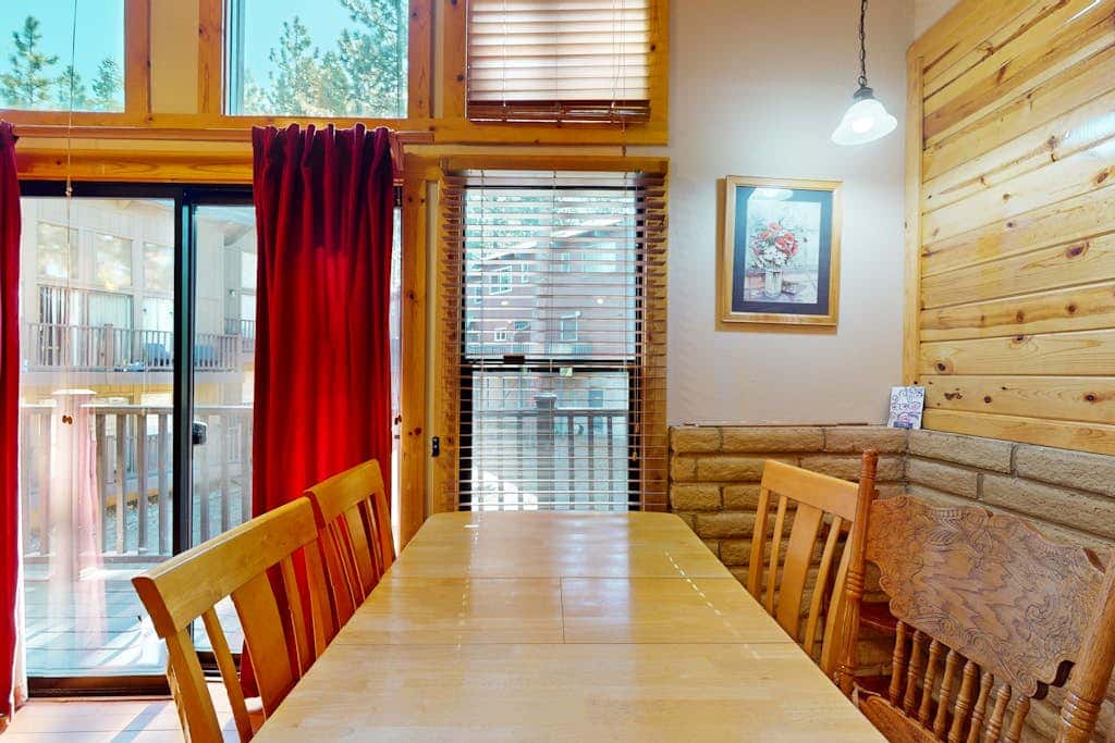 Remodeled condo close to Heavenly & marina - dog-friendly
