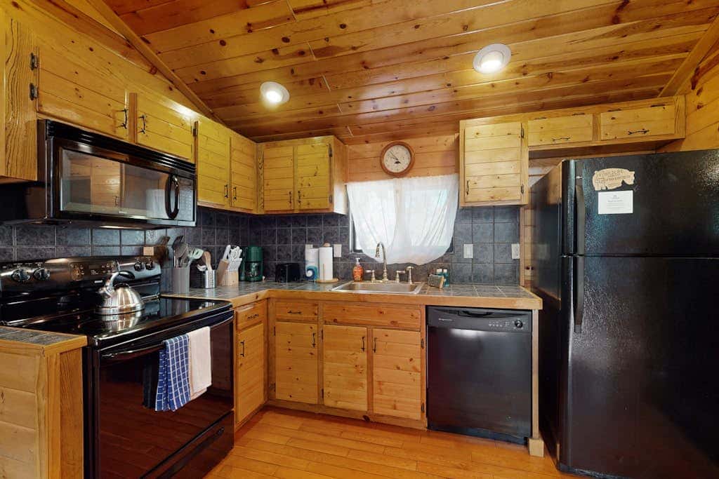 Remodeled condo close to Heavenly & marina - dog-friendly