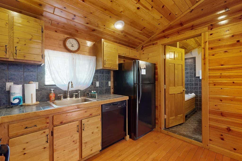 Remodeled condo close to Heavenly & marina - dog-friendly