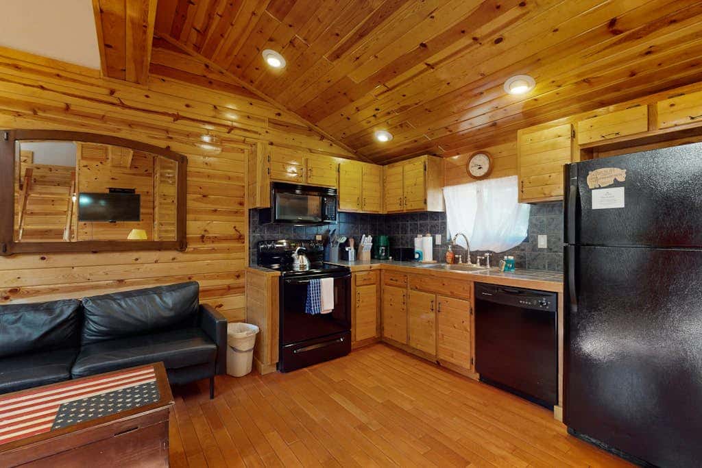 Remodeled condo close to Heavenly & marina - dog-friendly
