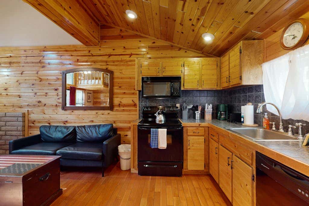 Remodeled condo close to Heavenly & marina - dog-friendly