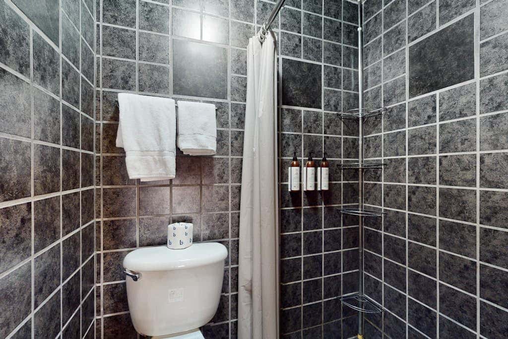 Remodeled condo close to Heavenly & marina - dog-friendly