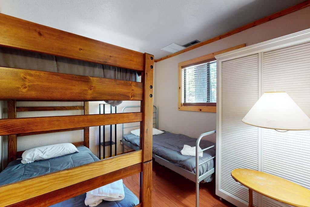 Remodeled condo close to Heavenly & marina - dog-friendly