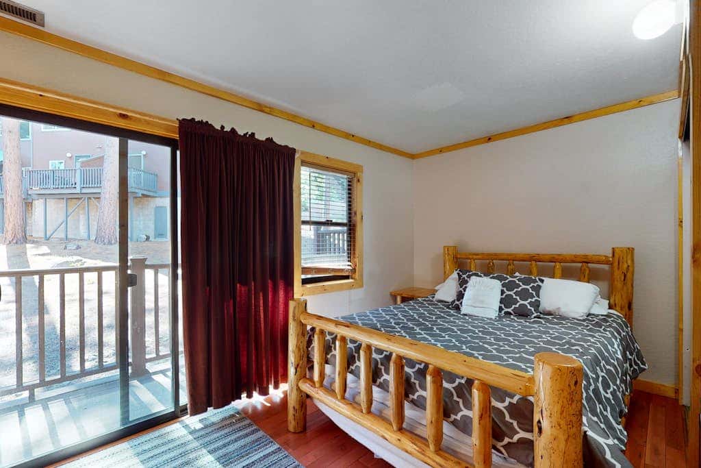 Remodeled condo close to Heavenly & marina - dog-friendly