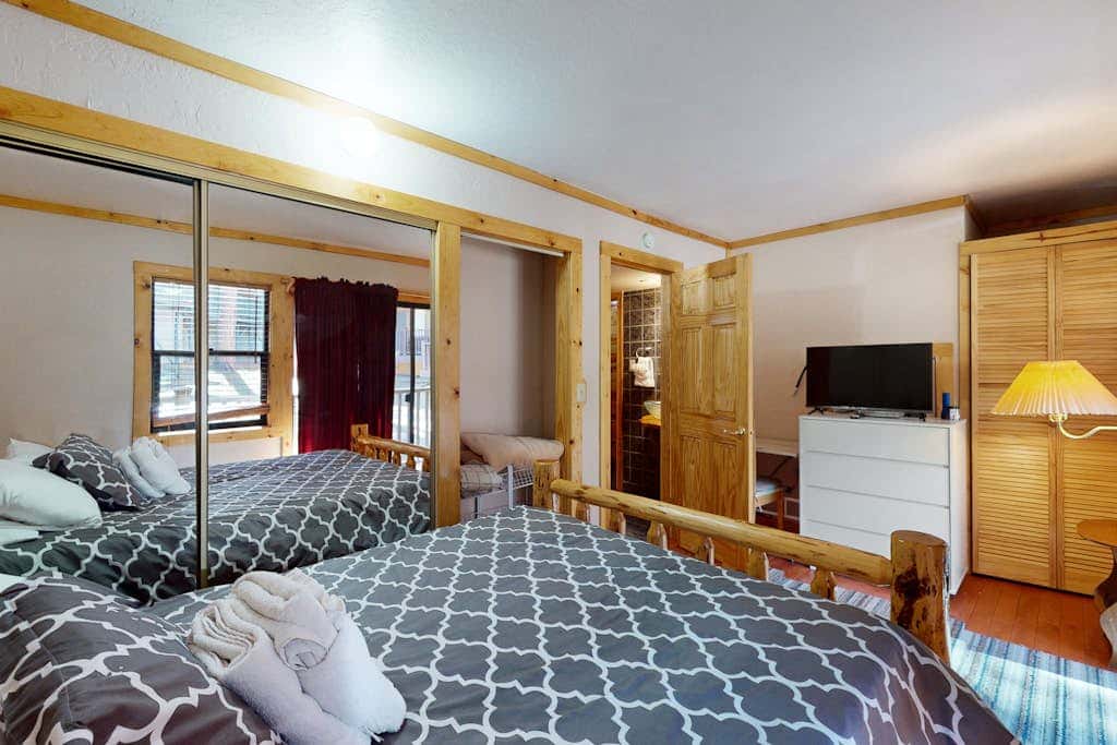 Remodeled condo close to Heavenly & marina - dog-friendly