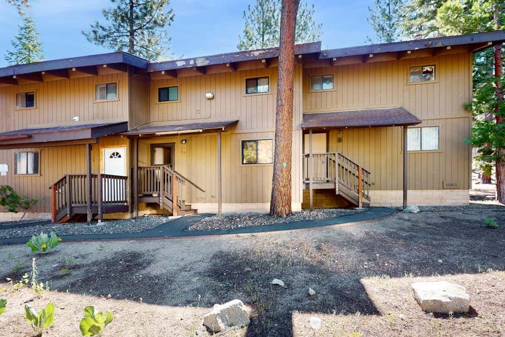 Remodeled condo close to Heavenly & marina - dog-friendly