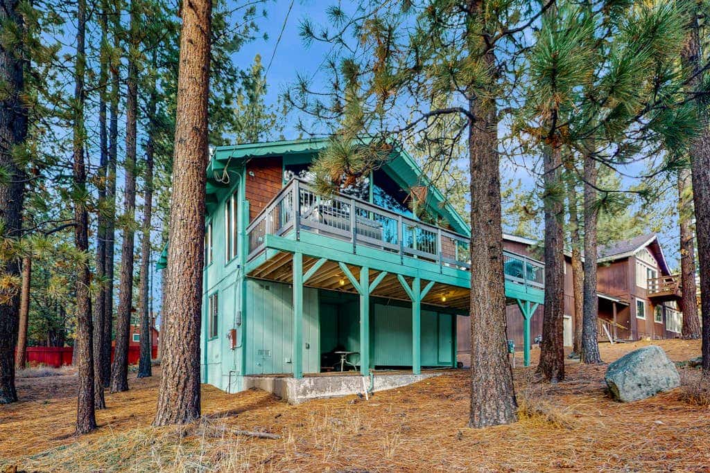 Classic Charm in South Lake Tahoe Views of the Heavenly Mountain Slopes