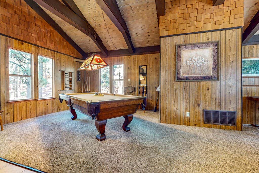 Classic Charm in South Lake Tahoe Views of the Heavenly Mountain Slopes