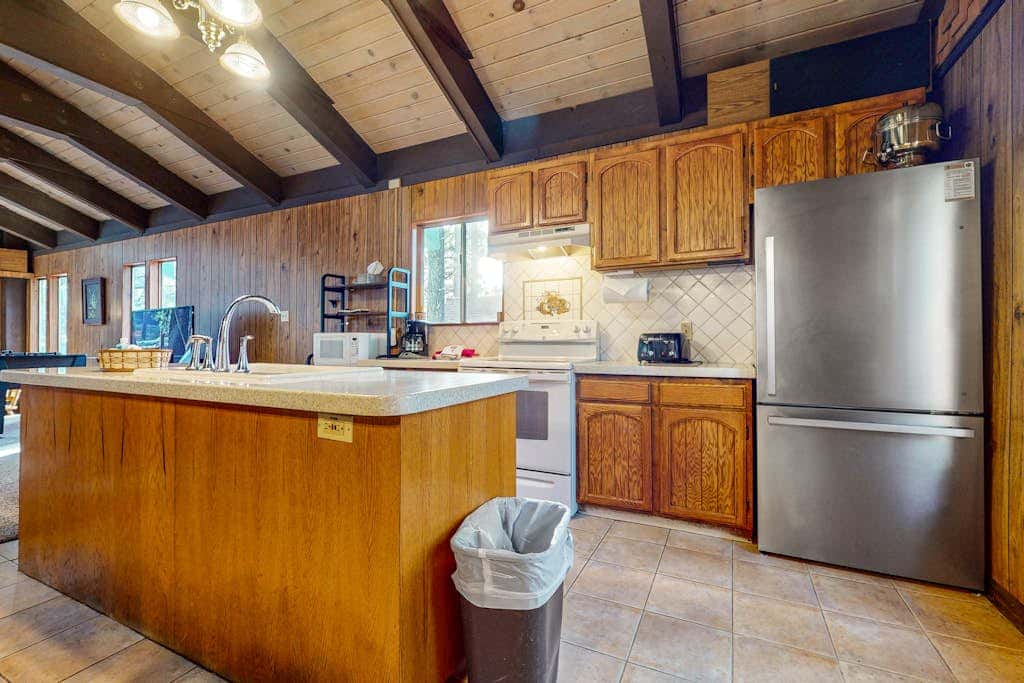 Classic Charm in South Lake Tahoe Views of the Heavenly Mountain Slopes