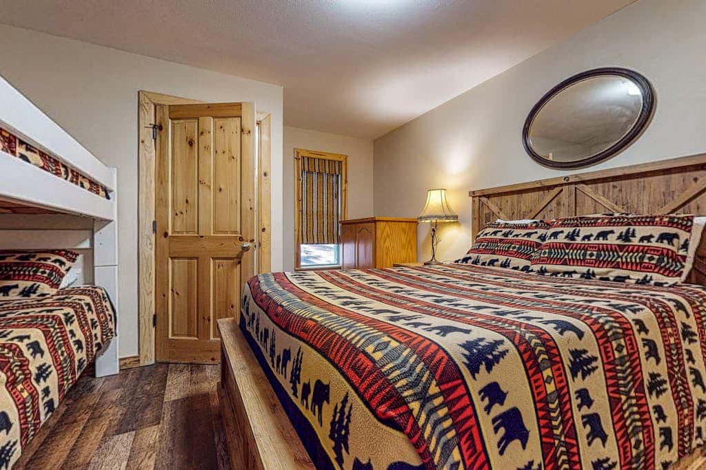 Classic Charm in South Lake Tahoe Views of the Heavenly Mountain Slopes