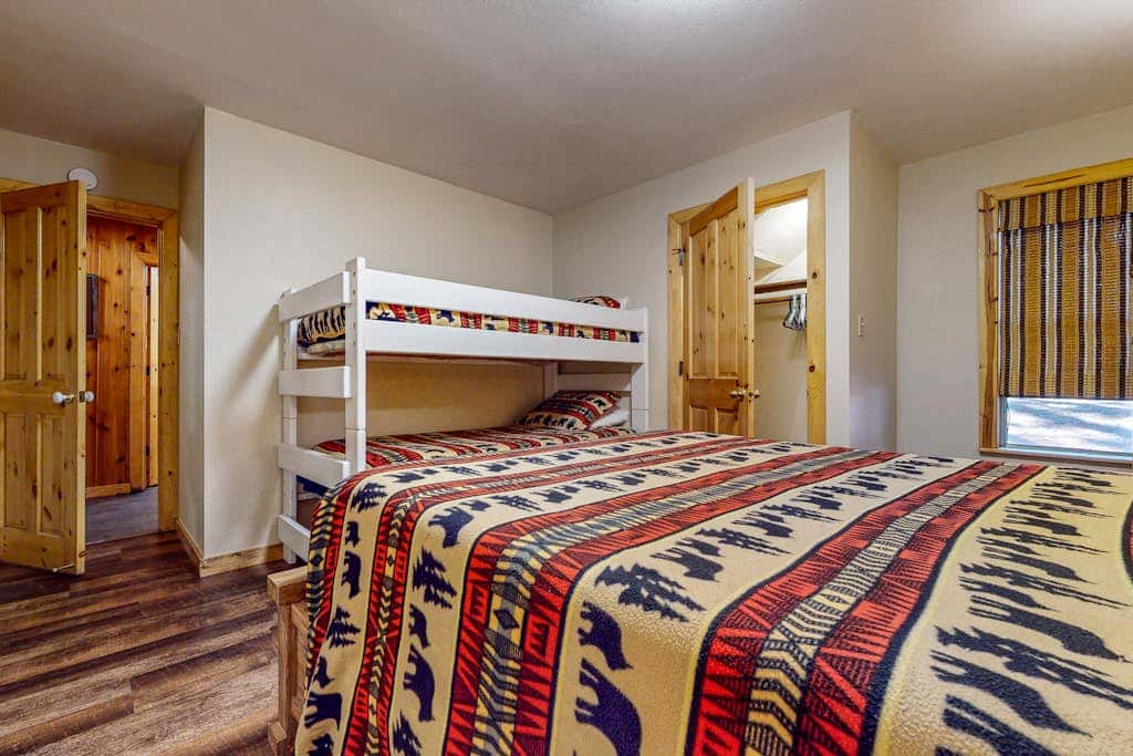 Classic Charm in South Lake Tahoe Views of the Heavenly Mountain Slopes