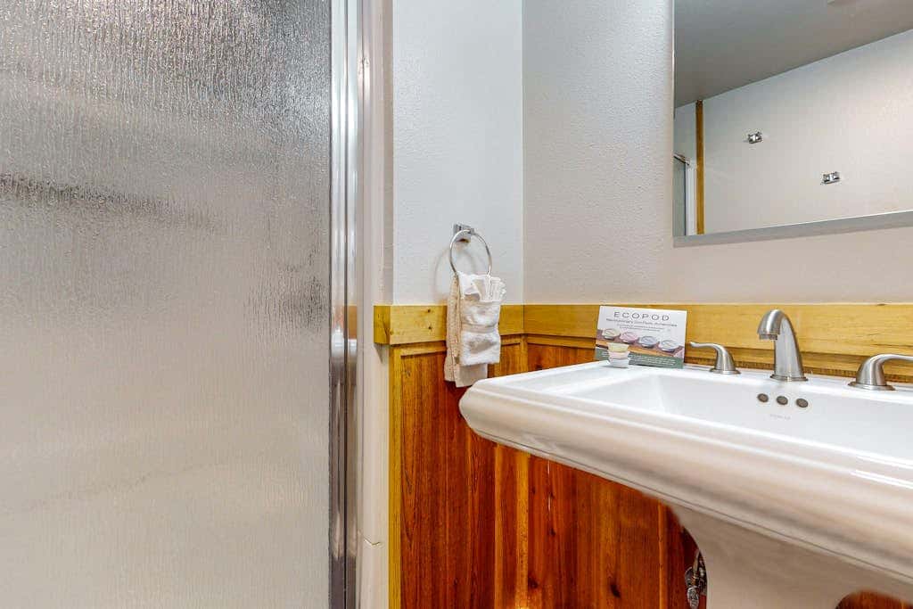 Classic Charm in South Lake Tahoe Views of the Heavenly Mountain Slopes