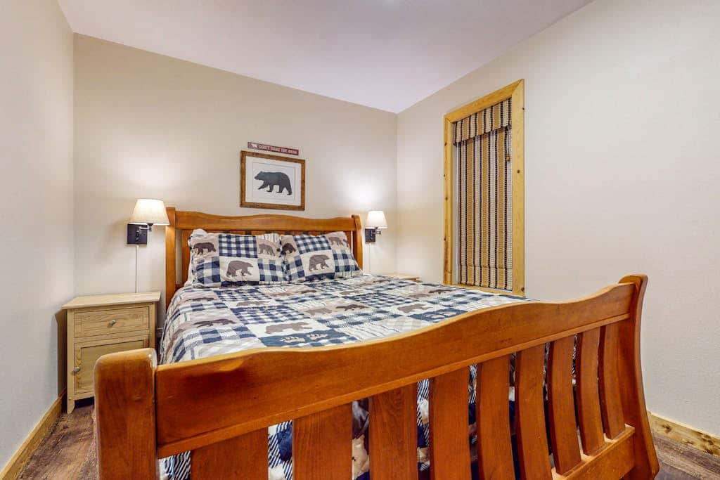 Classic Charm in South Lake Tahoe Views of the Heavenly Mountain Slopes