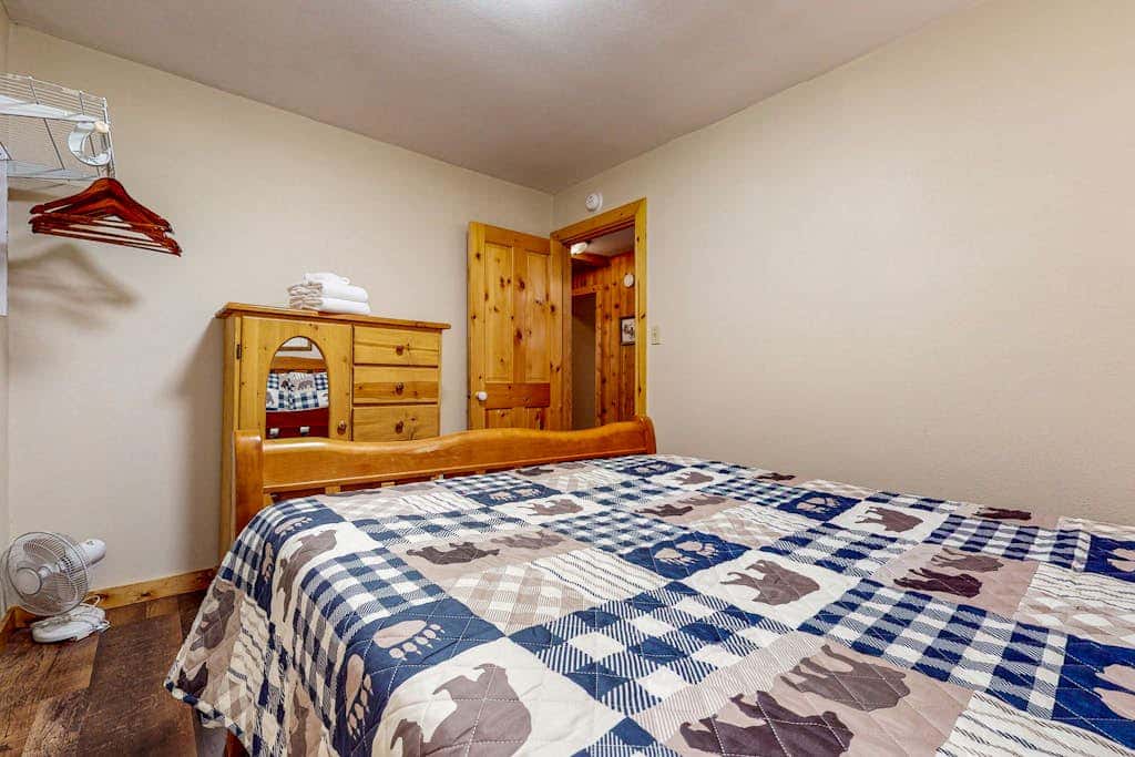 Classic Charm in South Lake Tahoe Views of the Heavenly Mountain Slopes