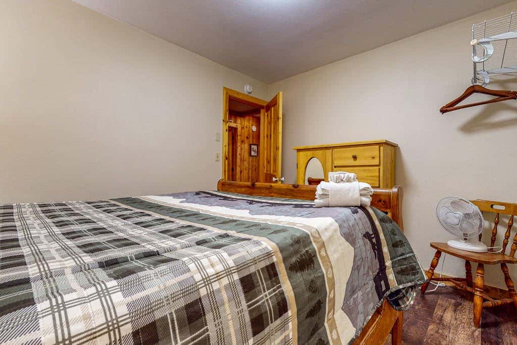 Classic Charm in South Lake Tahoe Views of the Heavenly Mountain Slopes