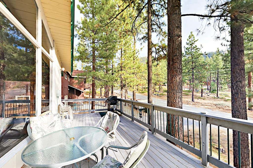 Classic Charm in South Lake Tahoe Views of the Heavenly Mountain Slopes
