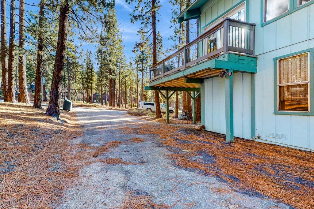 Classic Charm in South Lake Tahoe Views of the Heavenly Mountain Slopes