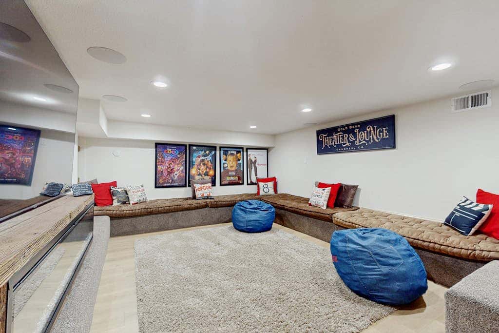 Magical mountain home with movie theater, 9-person hot tub & full kitchen