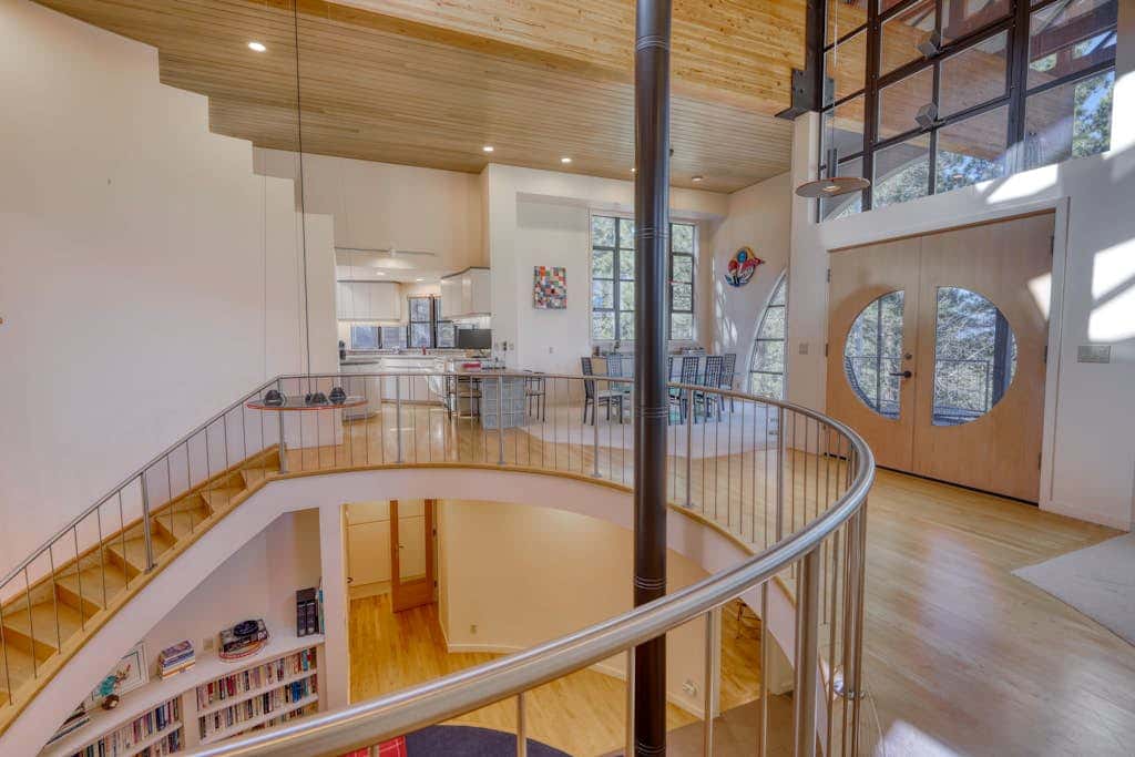 Unique circular home with wood fireplace, grill, & EV charger - dogs ok