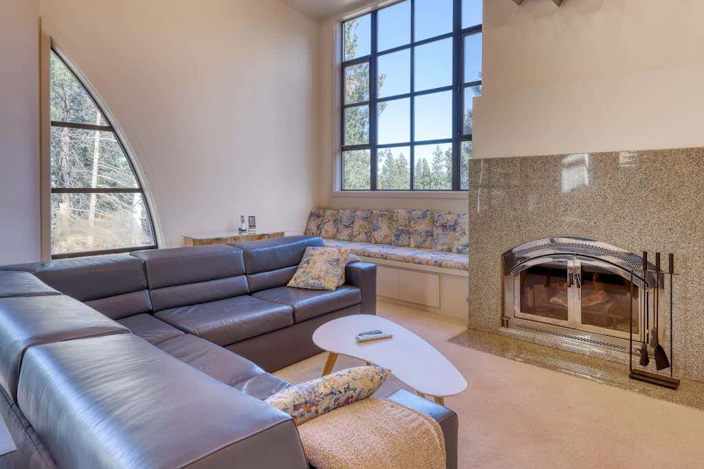 Unique circular home with wood fireplace, grill, & EV charger - dogs ok
