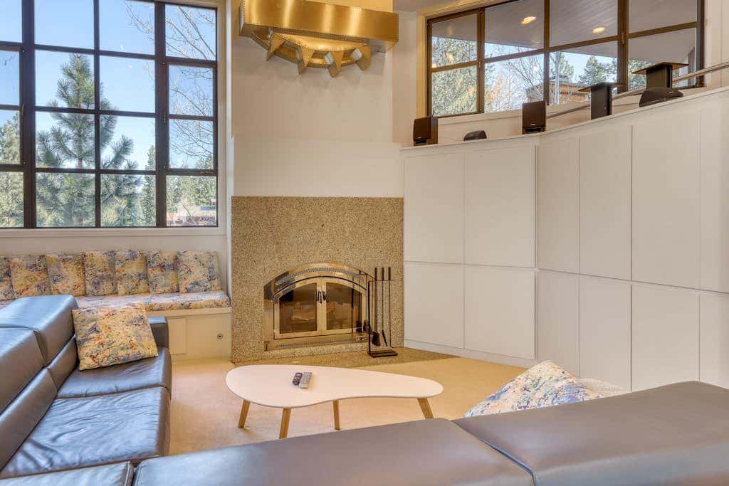 Unique circular home with wood fireplace, grill, & EV charger - dogs ok