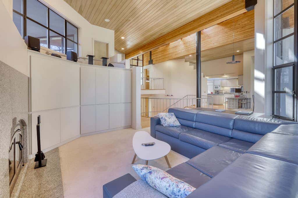Unique circular home with wood fireplace, grill, & EV charger - dogs ok