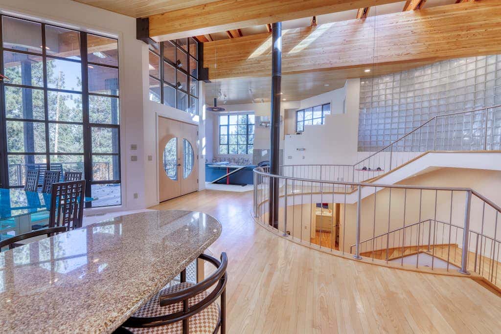 Unique circular home with wood fireplace, grill, & EV charger - dogs ok