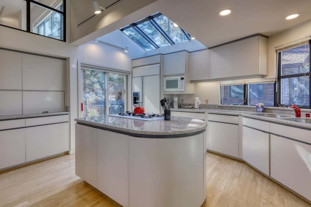 Unique circular home with wood fireplace, grill, & EV charger - dogs ok