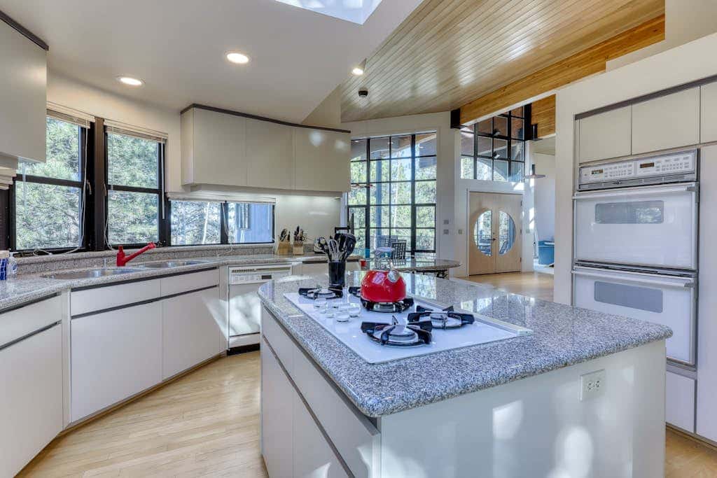 Unique circular home with wood fireplace, grill, & EV charger - dogs ok
