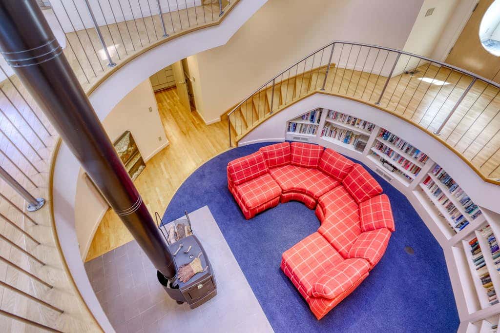 Unique circular home with wood fireplace, grill, & EV charger - dogs ok
