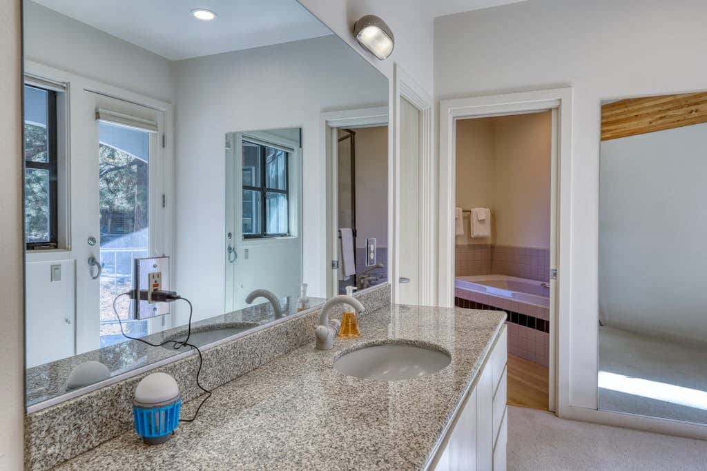 Unique circular home with wood fireplace, grill, & EV charger - dogs ok