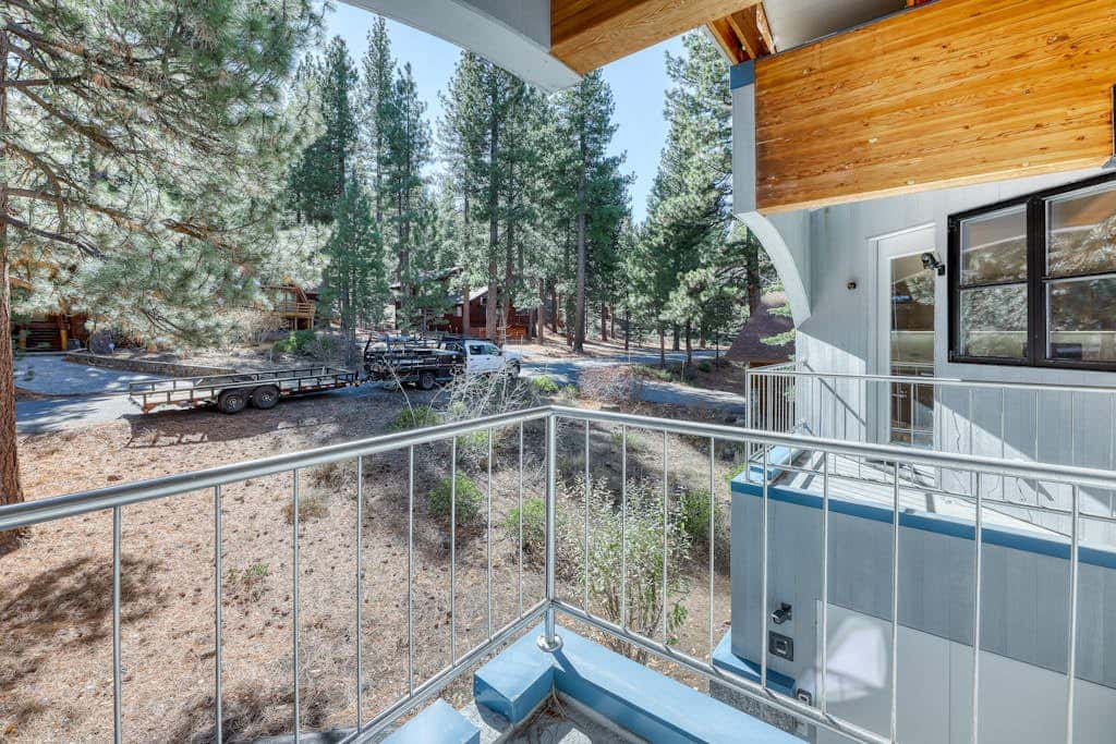 Unique circular home with wood fireplace, grill, & EV charger - dogs ok