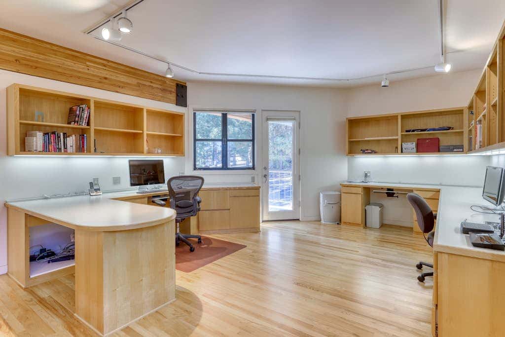 Unique circular home with wood fireplace, grill, & EV charger - dogs ok