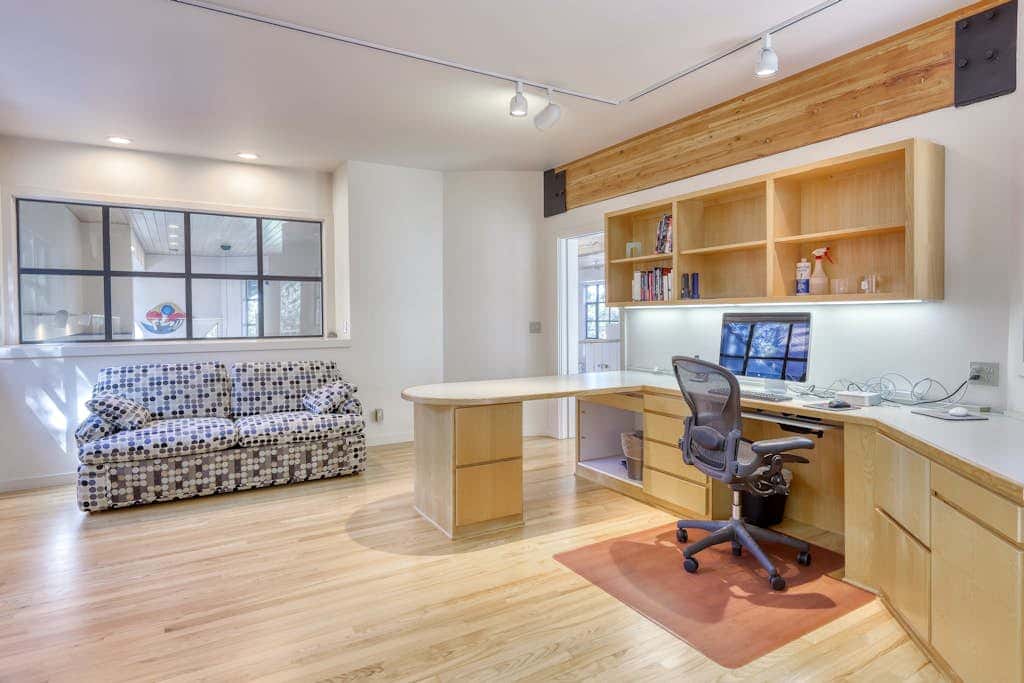 Unique circular home with wood fireplace, grill, & EV charger - dogs ok