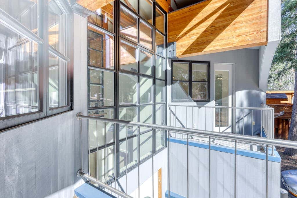 Unique circular home with wood fireplace, grill, & EV charger - dogs ok