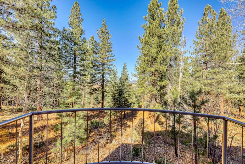 Unique circular home with wood fireplace, grill, & EV charger - dogs ok