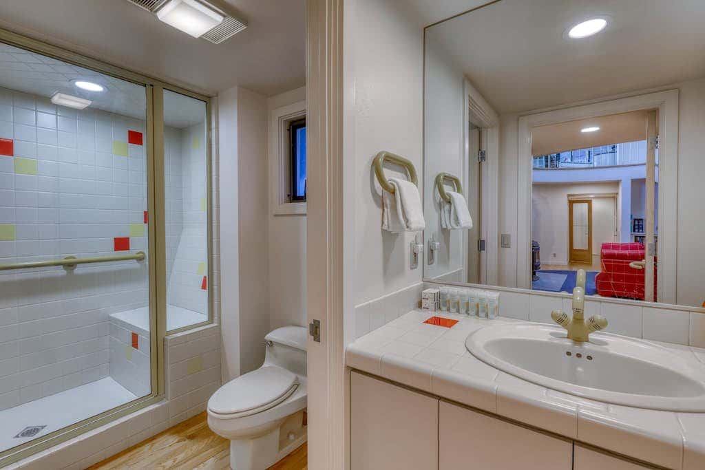 Unique circular home with wood fireplace, grill, & EV charger - dogs ok