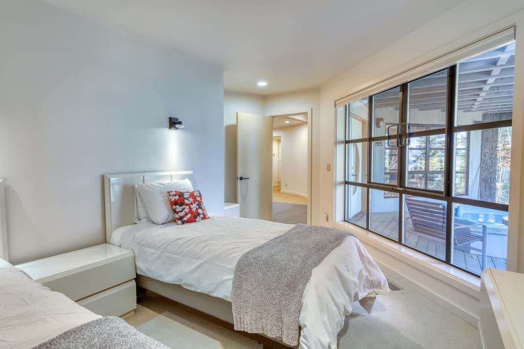 Unique circular home with wood fireplace, grill, & EV charger - dogs ok