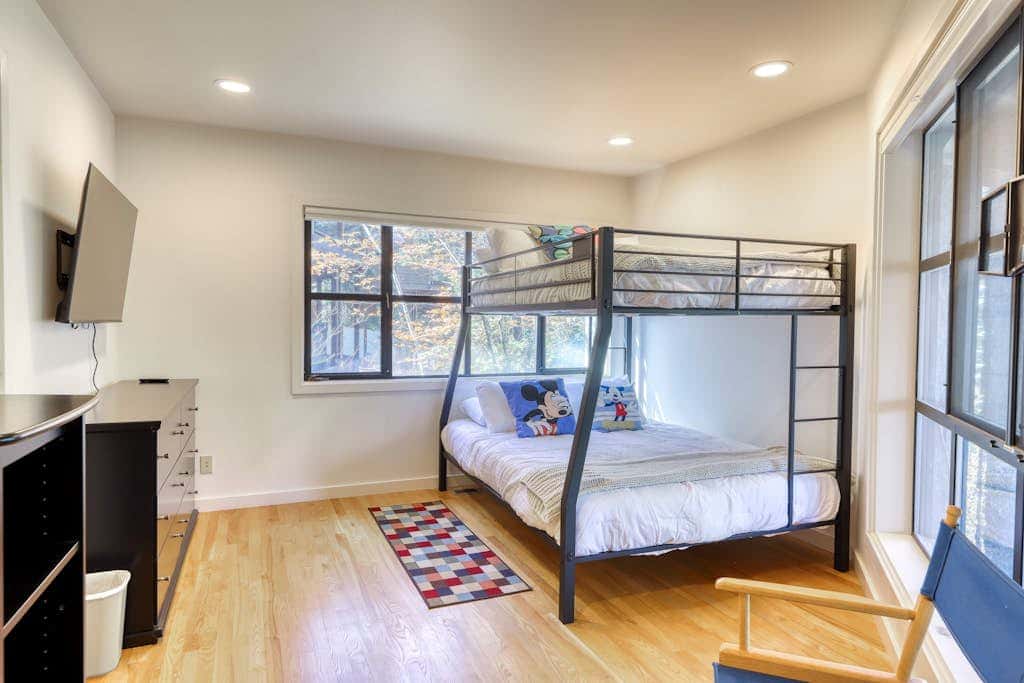 Unique circular home with wood fireplace, grill, & EV charger - dogs ok