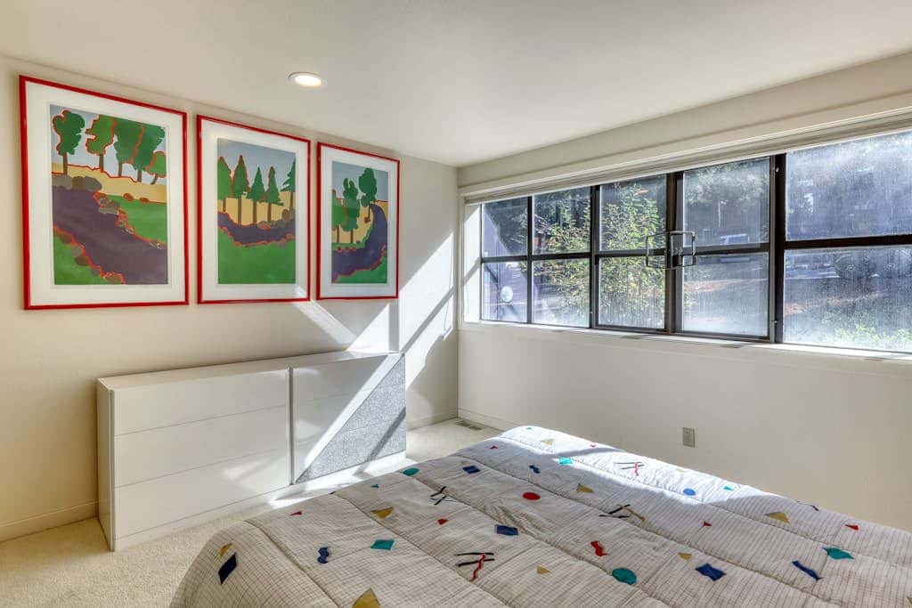 Unique circular home with wood fireplace, grill, & EV charger - dogs ok