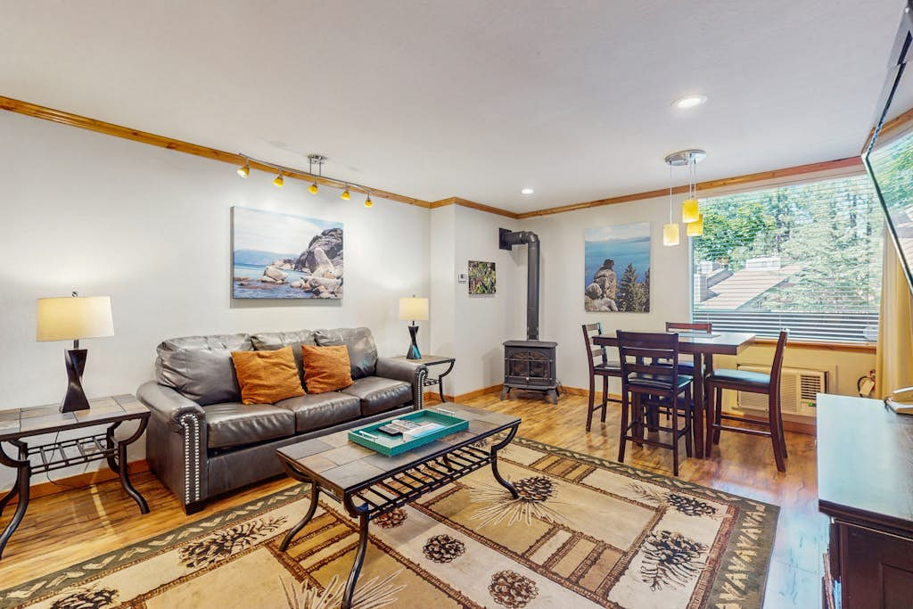 Ideal lake retreat w Easy Beach Access, Gas Stove & Open Layout - Skiing Nearby