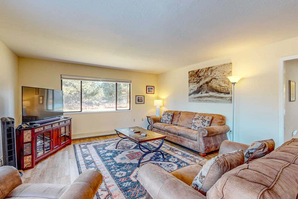 Cozy Retreat - On Golf Course, Near Skiing, Hot Tub