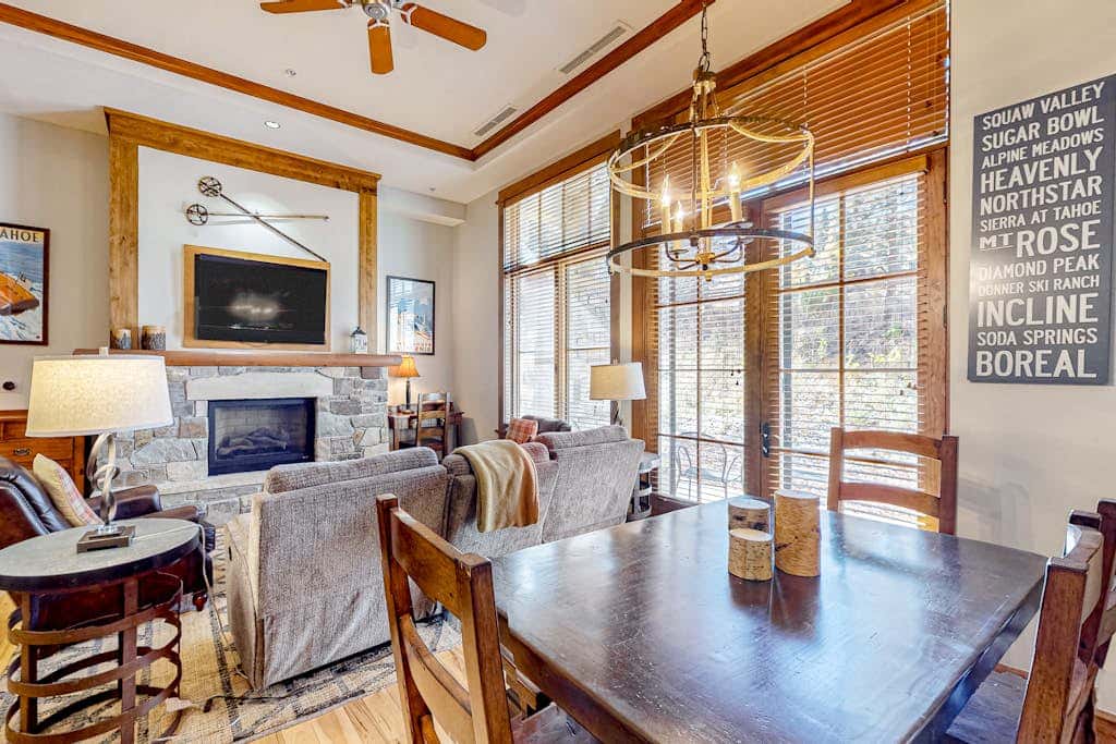 Ski-in-ski-out condo in Truckee with hot tub access
