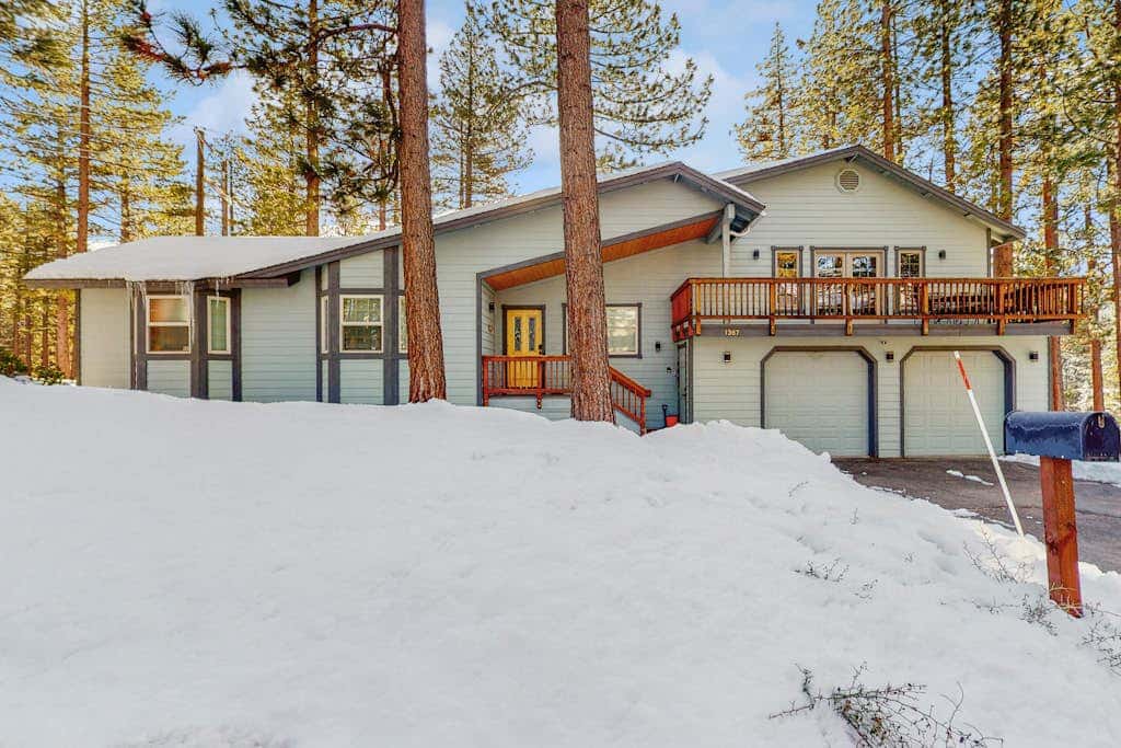 Spacious home with a pool table close to golf, skiing, hiking & biking