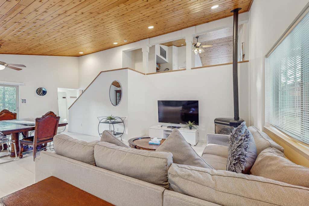 Spacious home with a pool table close to golf, skiing, hiking & biking