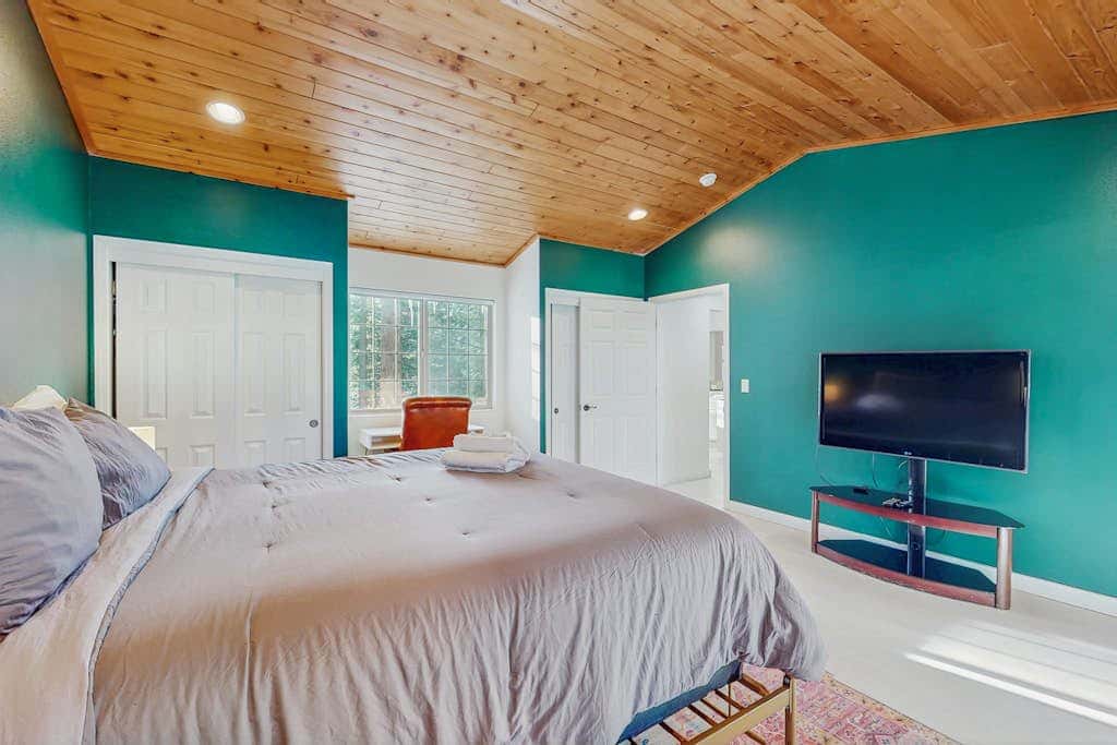 Spacious home with a pool table close to golf, skiing, hiking & biking